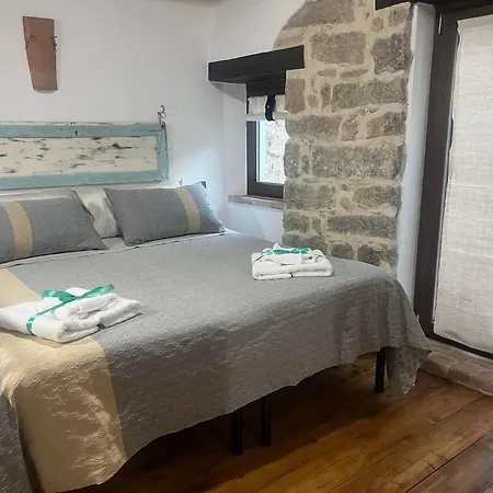 Orani Guest House דירה *