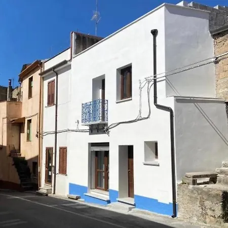 Orani Guest House דירה Orani